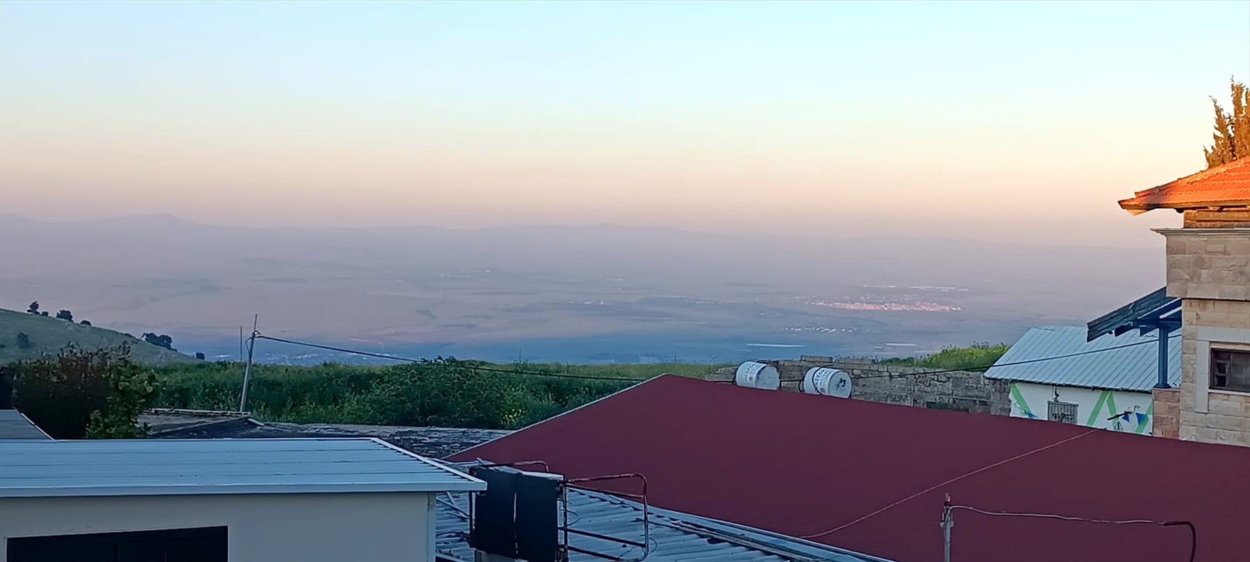 הנוף לעמק בשעת דמדומים